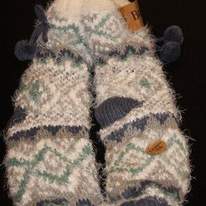 Børn Cozy Sherpa lined Knit Slipper Socks with gripper sole NWT blue green white